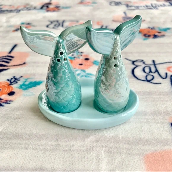 🧜🏻♀️ Nautical Coastal Teal Mermaid Fin S & P Shakers - Picture 1 of 7